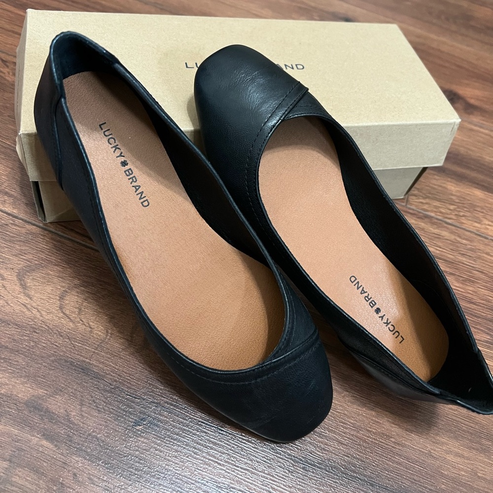 BNIB Lucky Brand flats.